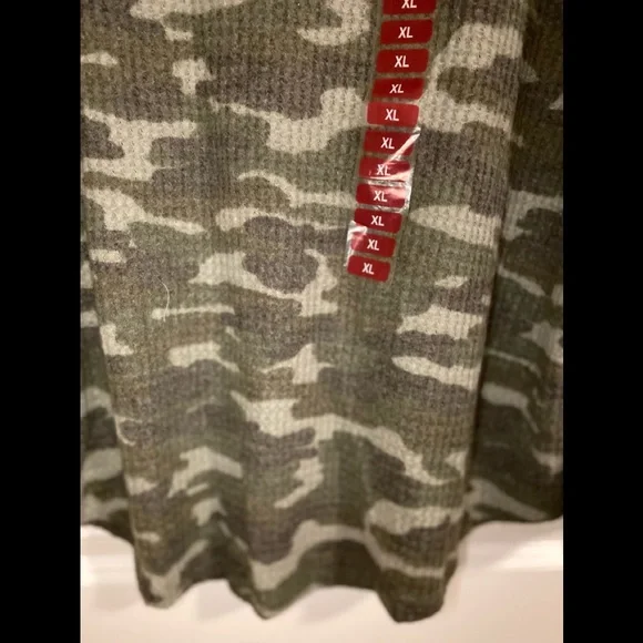 NWT Peace & Pearls green camo long sleeve top. - Picture 4 of 8